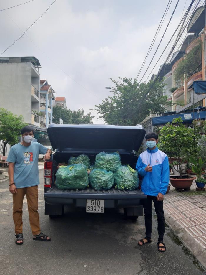 Tặng rau cho người dân ở P.Phước Long A và các UBND phường Phước Bình, Phước Long B (ngày 29/08/2021)